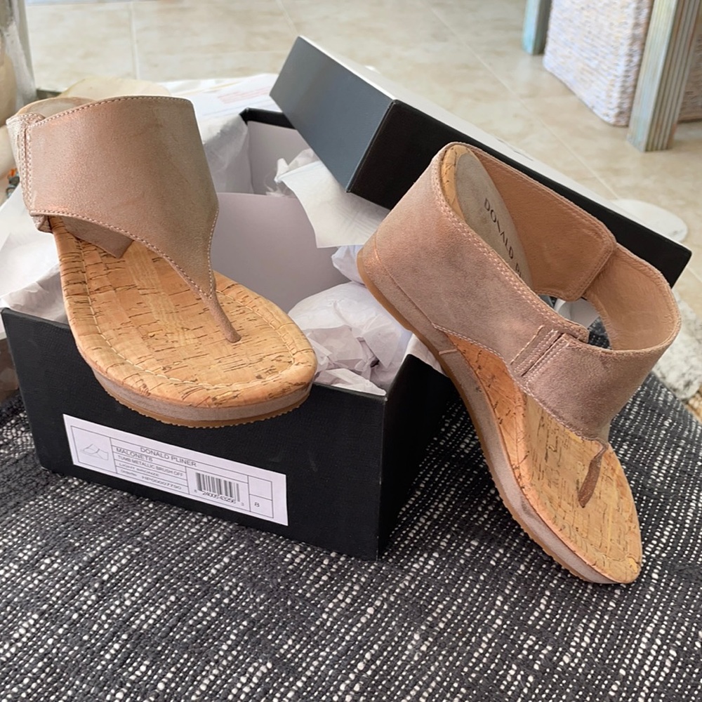 Donald Pliner Wedges